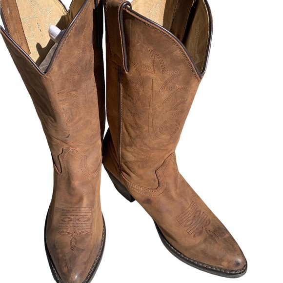 Durango Shoes - Durango Distressed leather. Coastal Cowgirl Swift concert westerncore festival